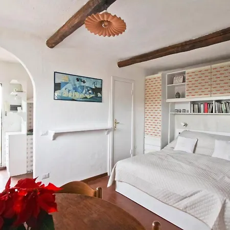 In The Clouds Over Trastevere, Penthouse Apartament
